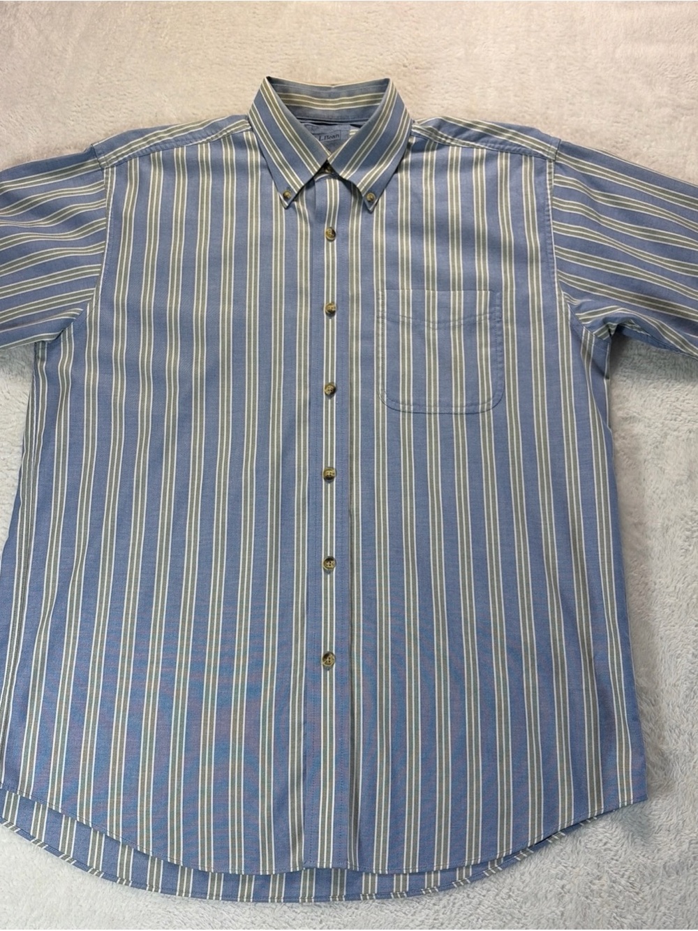 L.L. Bean Men’s Medium Short Sleeve Button Down Shirt 100% Cotton Blue & Green